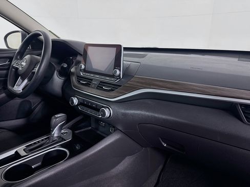 Used 2024 Nissan Altima 2.5 SV image 29