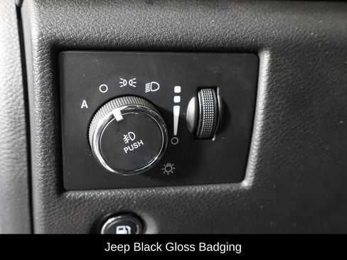 Used 2020 Jeep Grand Cherokee Altitude AWD/4WD image 22