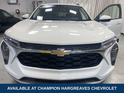 Used 2024 Chevrolet Trax LT w/ Driver Confidence Package FWD image 39
