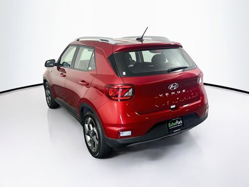 Used 2025 Hyundai Venue SEL FWD image 5