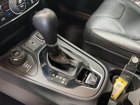 Used 2020 Jeep Cherokee Limited AWD/4WD image 22