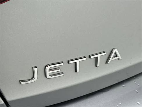 Certified 2023 Volkswagen Jetta SE w/ Panoramic Sunroof Package image 29