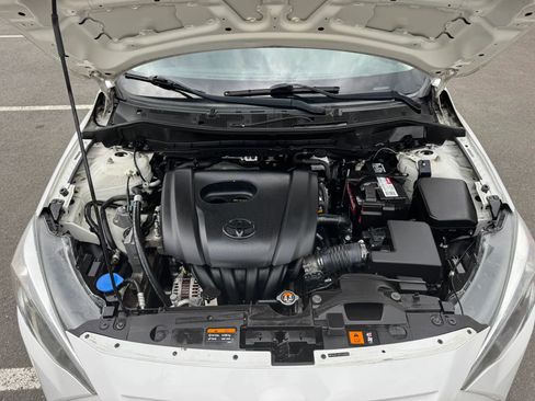Used 2019 Toyota Yaris L FWD image 25
