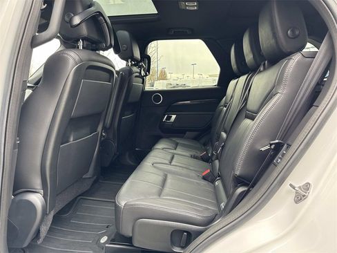 Certified 2018 Land Rover Discovery HSE image 14