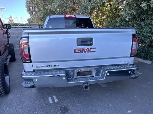 Used 2018 GMC Sierra 1500 SLT AWD/4WD image 4