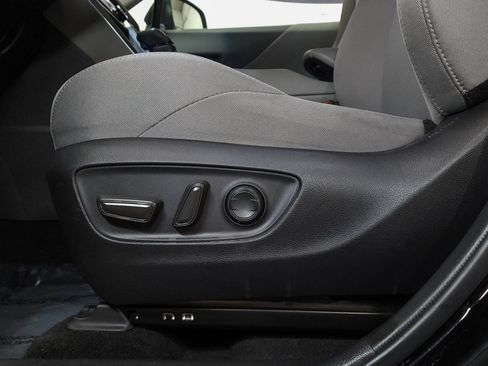 Used 2021 Toyota Venza LE AWD/4WD image 40