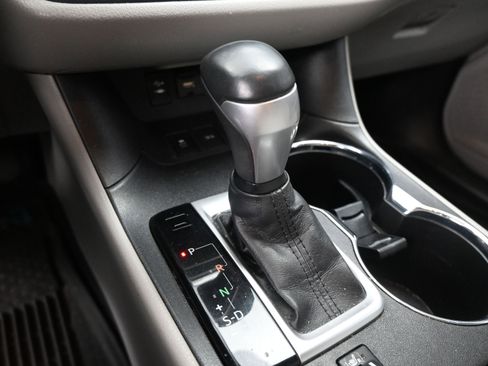 Used 2019 Toyota Highlander XLE image 15