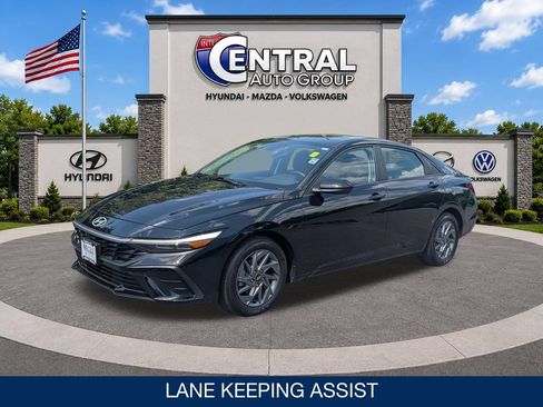 Certified 2024 Hyundai Elantra SEL FWD image 3