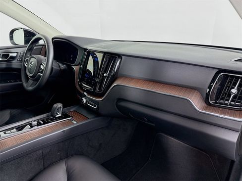 Used 2023 Volvo XC60 T8 Plus image 28