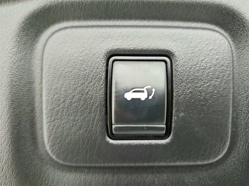 Used 2017 Nissan Pathfinder Platinum image 26