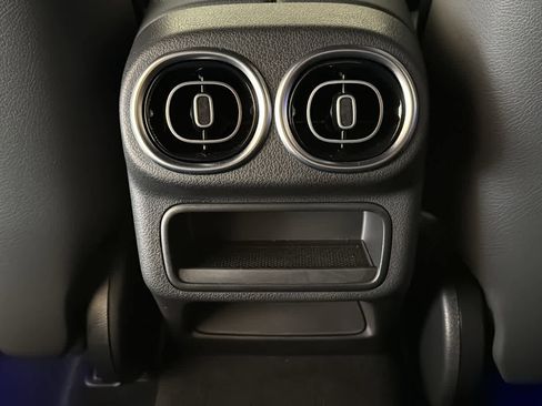 Used 2025 Mercedes-Benz GLC 300 4MATIC image 28