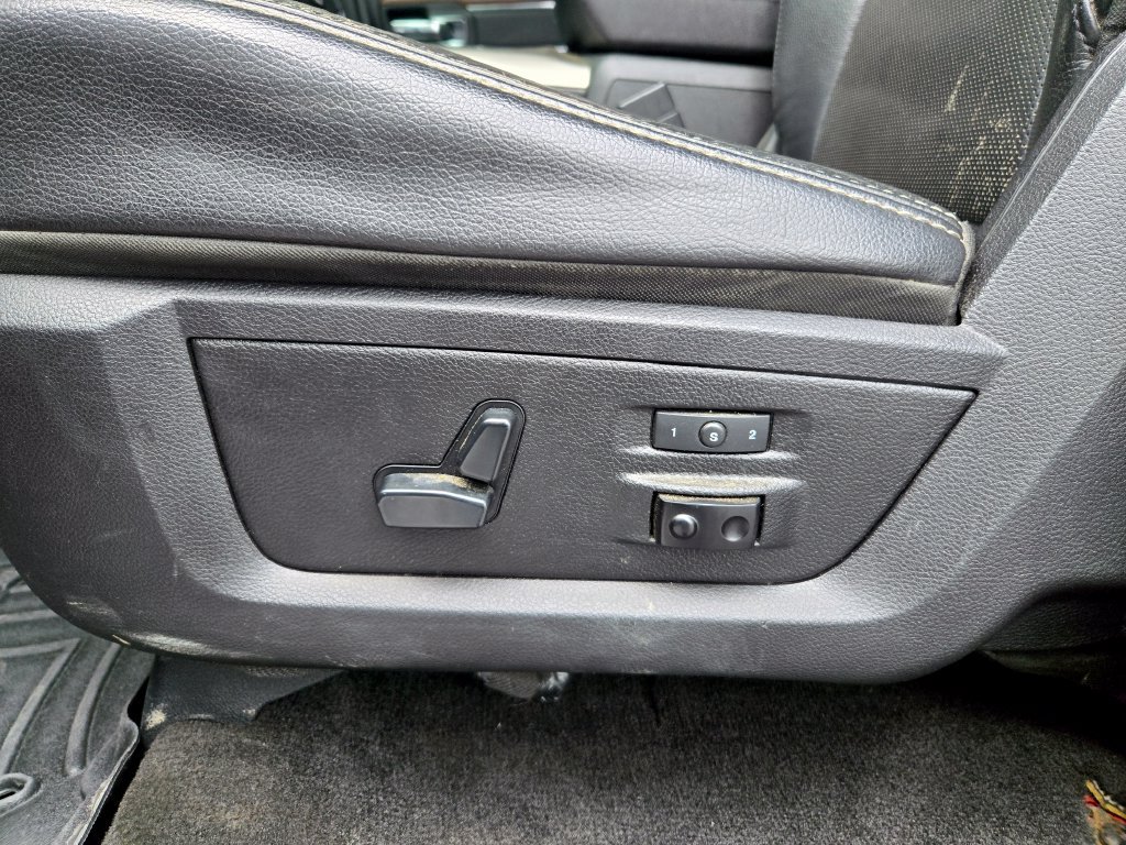 Used 2015 RAM 1500 Laramie w/ Convenience Group AWD/4WD image 16