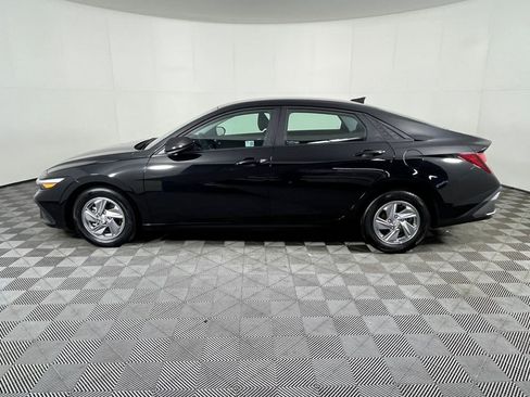 Used 2024 Hyundai Elantra SE image 9