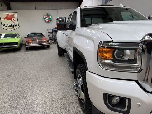 Used 2019 GMC Sierra 3500 Denali w/ Duramax Plus Package AWD/4WD image 36
