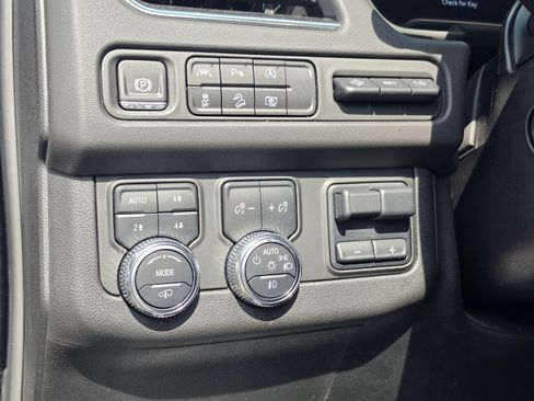 Used 2024 GMC Yukon AT4 w/ AT4 Premium Plus Package AWD/4WD image 9
