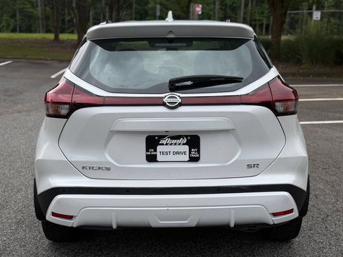 Used 2021 Nissan Kicks SR FWD image 4