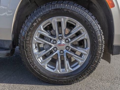 Used 2022 GMC Yukon SLT w/ SLT Luxury Package AWD/4WD image 13