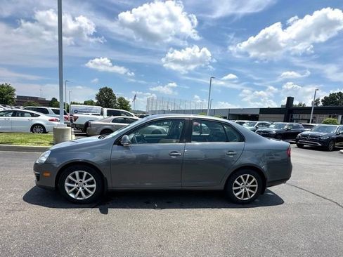 Used 2010 Volkswagen Jetta SE FWD image 7