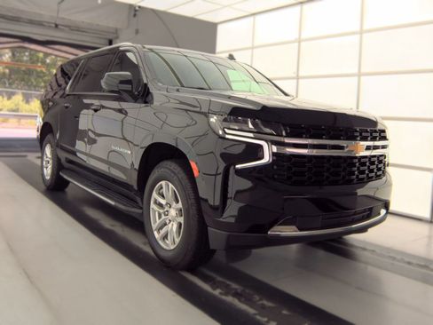 Used 2021 Chevrolet Suburban LS AWD/4WD image 2