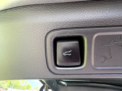 Used 2023 Ford Expedition Max XLT image 5