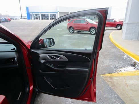 Used 2023 Chevrolet Traverse LT image 27