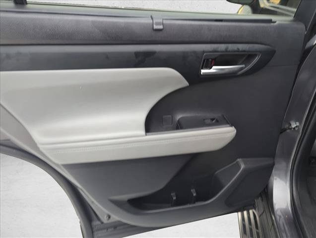 Used 2022 Toyota Highlander XLE FWD image 8