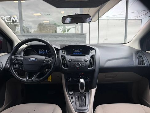 Used 2015 Ford Focus SE FWD image 20