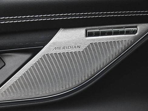 Used 2023 Jaguar XF R-Dynamic SE image 10