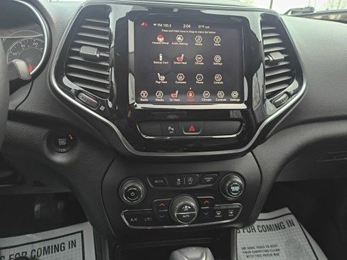 Used 2019 Jeep Cherokee Limited image 21