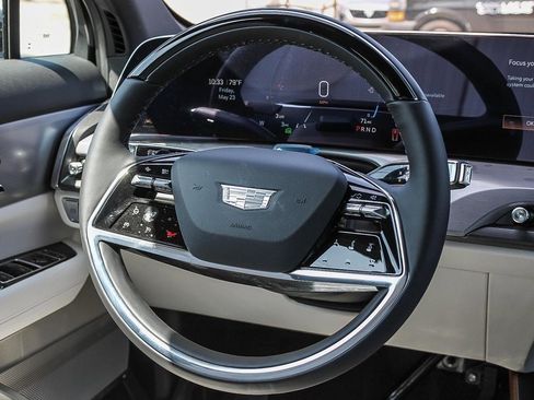 Used 2026 Cadillac Vistiq Luxury image 15