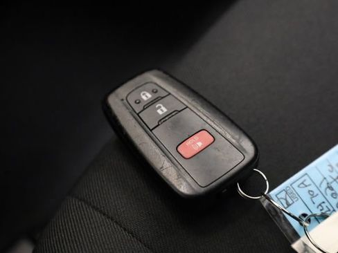 Used 2021 Toyota C-HR XLE image 31