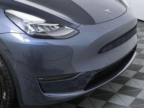 Used 2022 Tesla Model Y Long Range AWD/4WD image 34