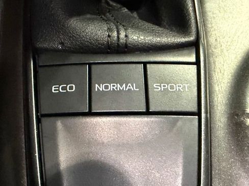 Used 2023 Toyota Camry SE image 38