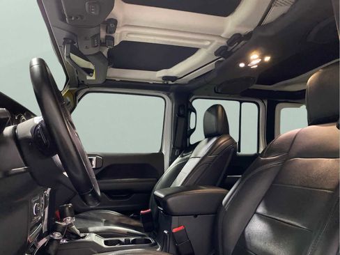 Used 2020 Jeep Wrangler Unlimited Sahara image 22