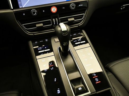 Used 2024 Porsche Macan S image 34