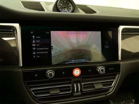 Used 2025 Porsche Macan image 29