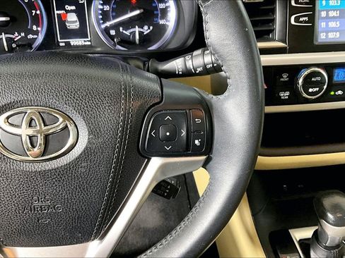 Used 2016 Toyota Highlander XLE image 15
