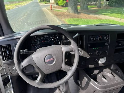 Used 2009 GMC Savana 3500 RWD image 10