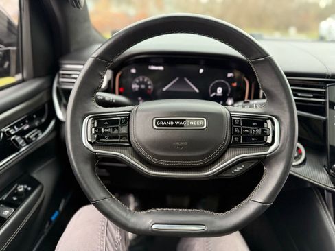 Used 2023 Jeep Grand Wagoneer Series II image 15