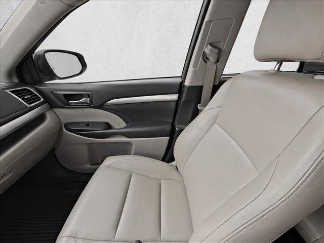 Used 2018 Toyota Highlander XLE AWD/4WD image 14