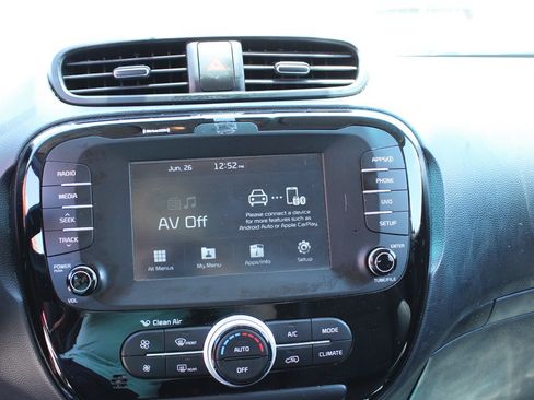 Used 2018 Kia Soul ! FWD image 14