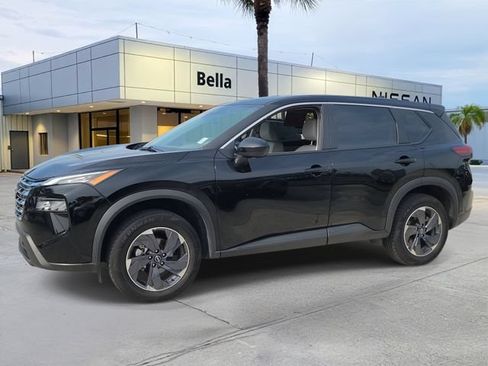 Used 2025 Nissan Rogue SV FWD image 2