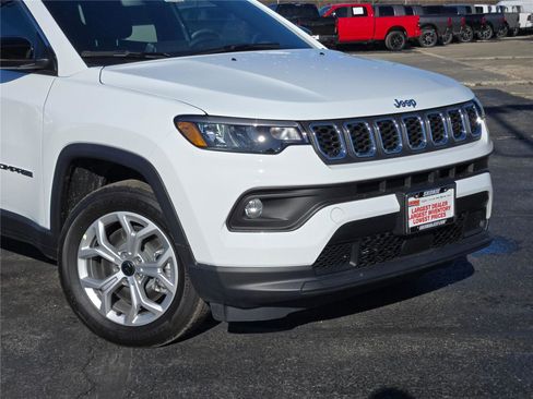 New 2026 Jeep Compass Latitude image 2