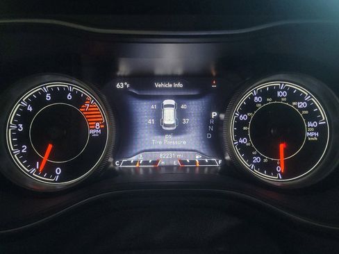 Used 2019 Jeep Cherokee Trailhawk AWD/4WD image 23