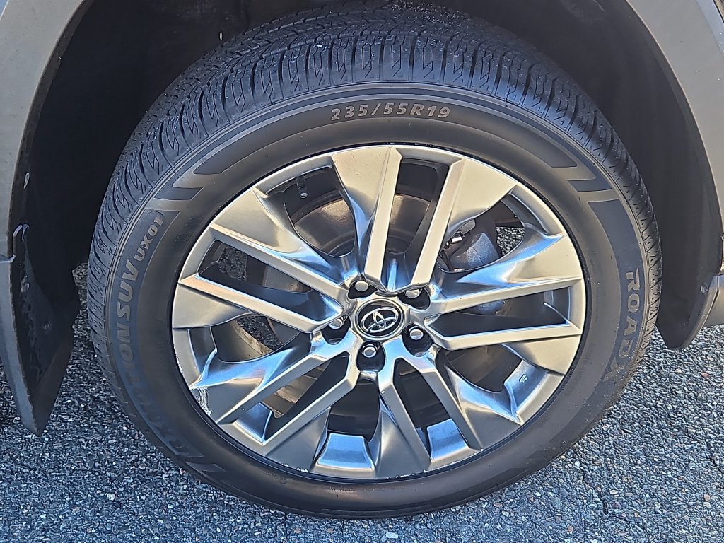 Used 2020 Toyota RAV4 XLE Premium AWD/4WD image 9