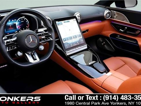 Used 2022 Mercedes-Benz SL 55 AMG 4MATIC w/ Driver Assistance Package image 32