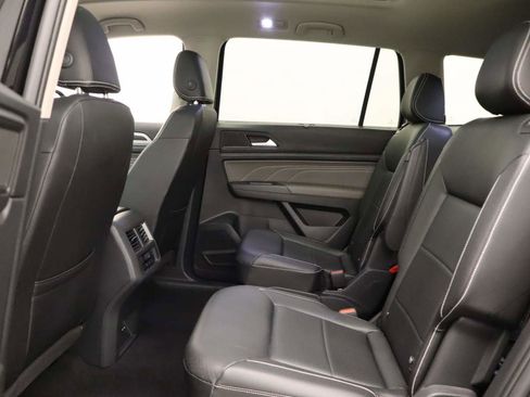 Used 2023 Volkswagen Atlas SE w/ Panoramic Sunroof Package FWD image 16