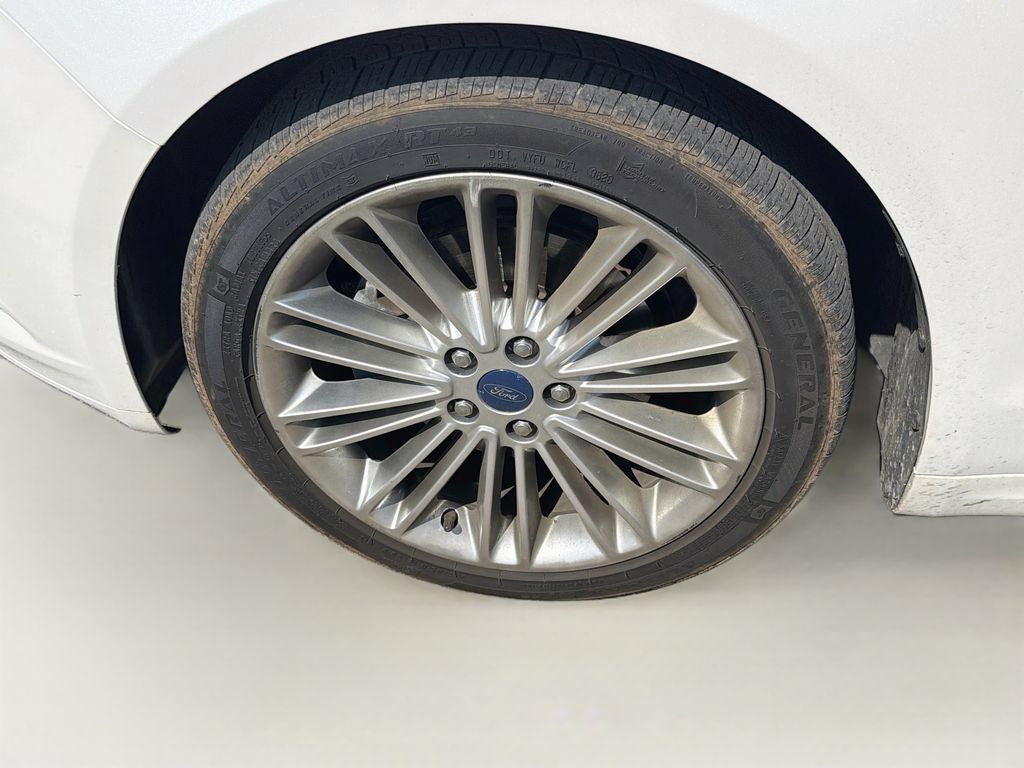 Used 2015 Ford Fusion SE w/ Equipment Group 202A FWD image 32
