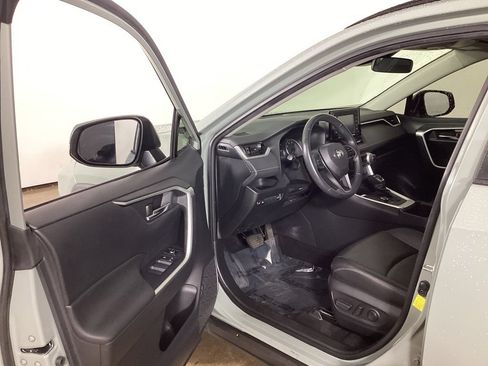 Used 2022 Toyota RAV4 XLE Premium AWD/4WD image 9
