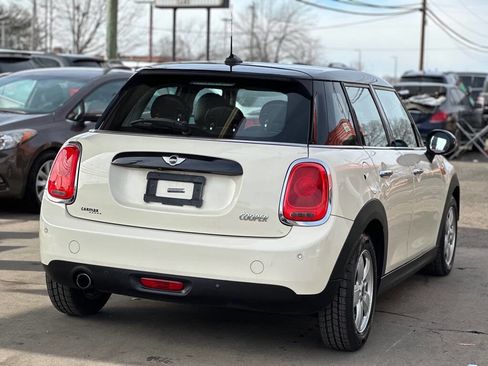 Used 2018 MINI Cooper 4-Door Hardtop image 7